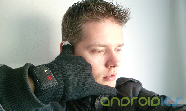 Muvit-Bluetooth-Talking-Glove-2