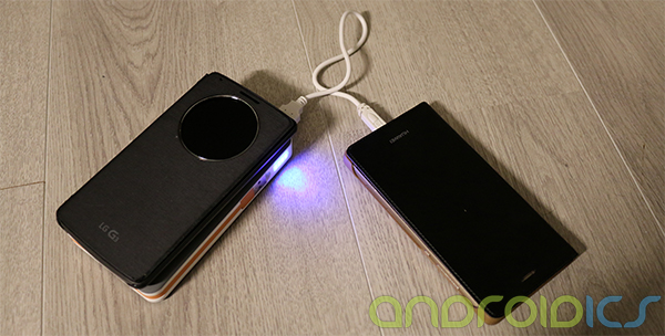 Xtorm-Wireless-Power-Bank-8000-review2