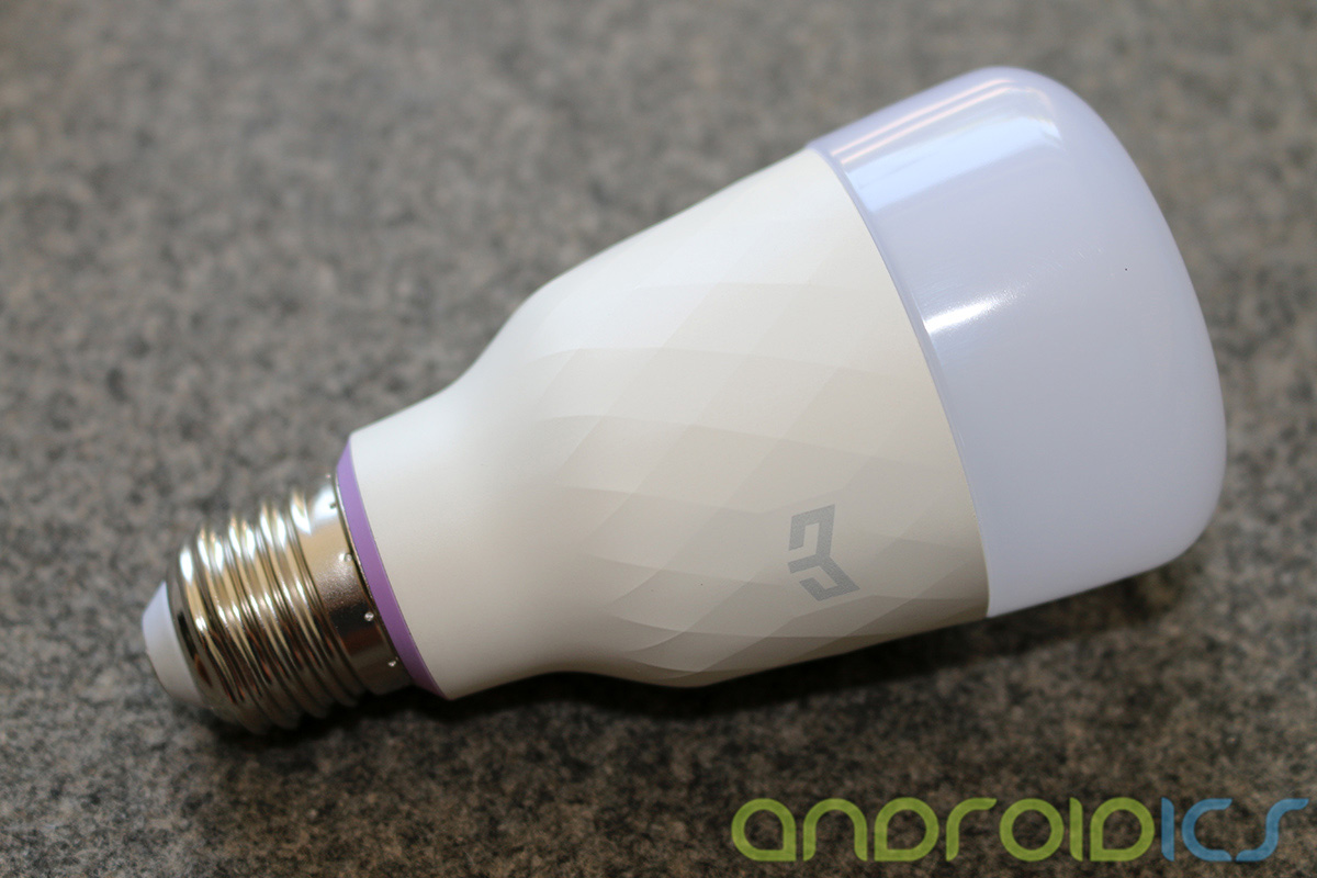 YEELIGHT-Smart-Light-Bulb-review