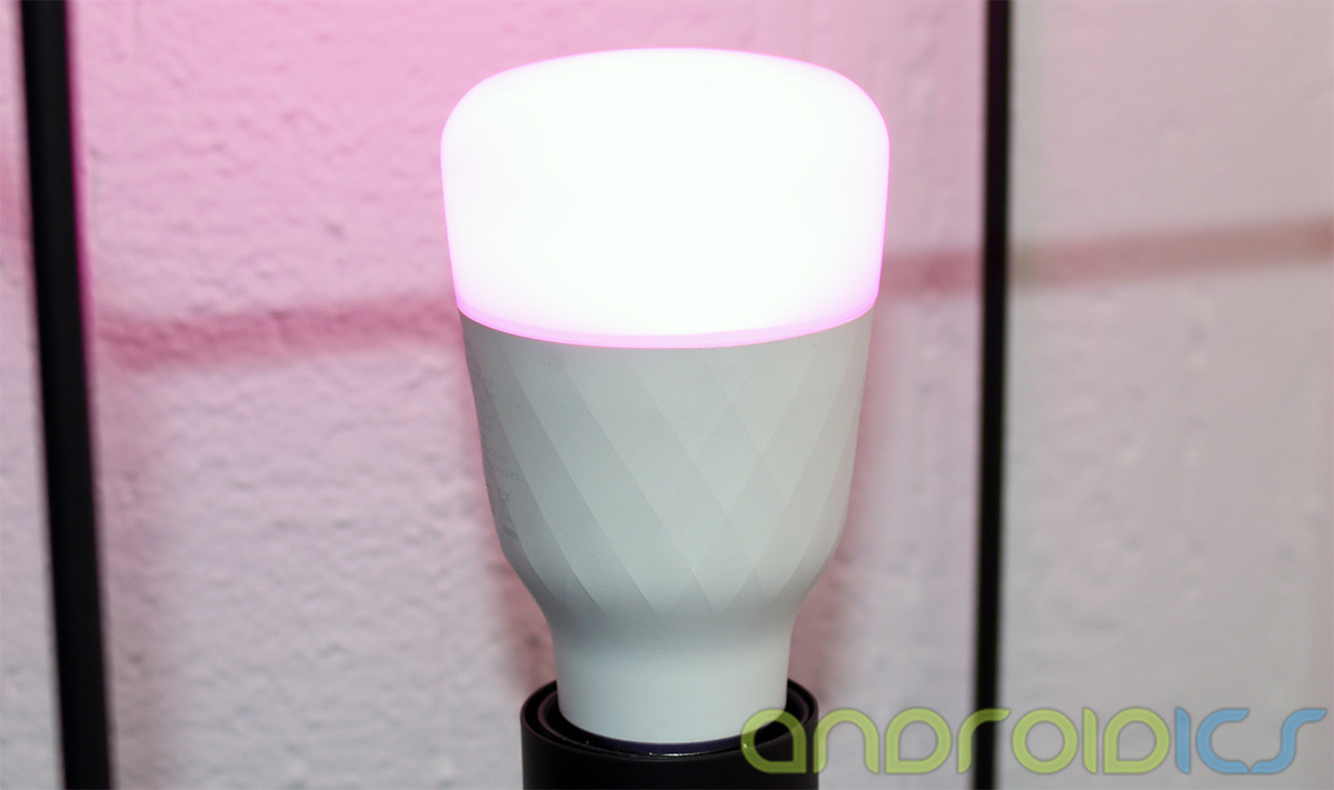YEELIGHT-Smart-Light-Bulb-review3