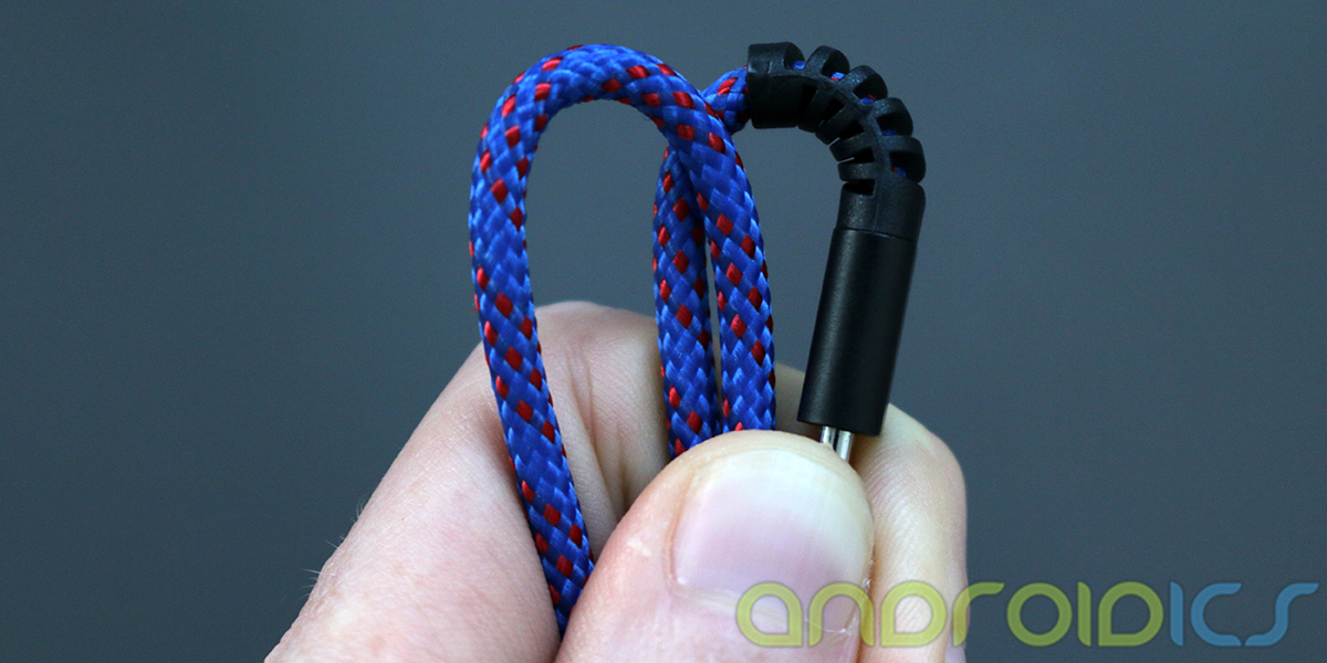 Xtorm-Solid-Blue-review-1
