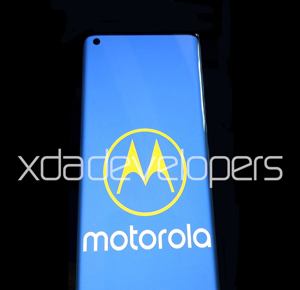 Motorola_Edge+_foto