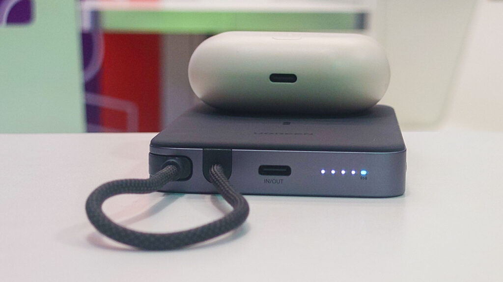 UGREEN MagFlow Air Qi2 laden